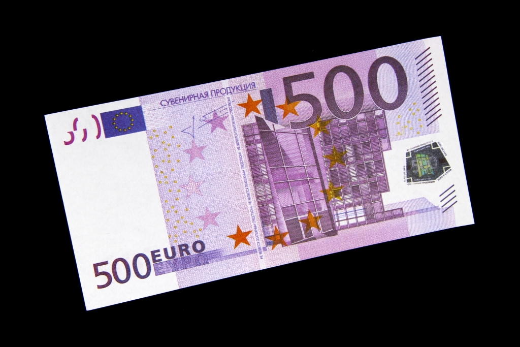 500 евро купюра принимают. Как выглядит купюра 500 евро. Банкноты евро 500. 500 Евро новая купюра. Евро купюра 500 купюра.
